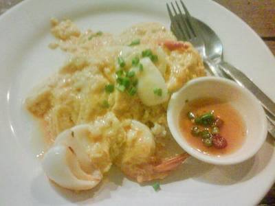 ข้าวช๊อกการี เมนูโปรด ต้องไปกินอีก เมื่อได้กี่ไม่กี่คำเอง คนไปด้วยกินไม่เเบ่งเลย ที่ ร้านอาหาร เหล่ากุ้ย บะหมี่อัศวิน
