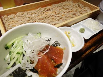 Set ข้าวหน้าปลามากุโระ กับโซบะเย็น ที่ ร้านอาหาร Ootoya The Mall บางแค