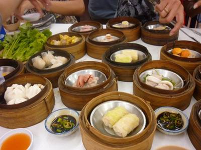 ติ่มซำทั้งหลาย ที่ ร้านอาหาร โชคดี แต่เตี้ยม