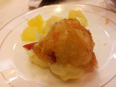 กุ้งทอดฟรุตสลัด กุ้งทอดกรอบนอกนุ่มในอร่อย ที่ ร้านอาหาร อาเก่ง อบาโลน (Ah-Keng Abalone)