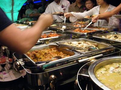 อาหารนานาชาติ เลือกได้ตามใจชอบ ที่ ร้านอาหาร Chaopraya Princess Chaopraya Princess Cruise