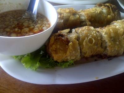 ปอเปี๊ยทอด ที่ ร้านอาหาร พระราม 9 ไก่ย่าง