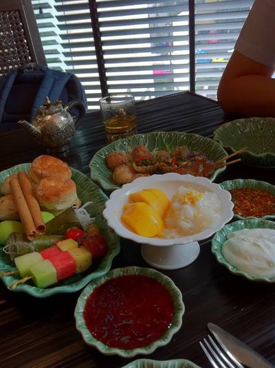 รวมอาหารในชุด ที่ ร้านอาหาร The Erawan Tea Room