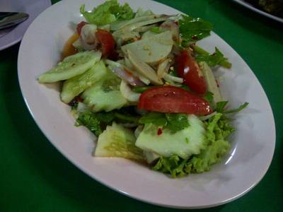 ยำหมูยอ ที่ ร้านอาหาร ลีโอ ซีฟู๊ด