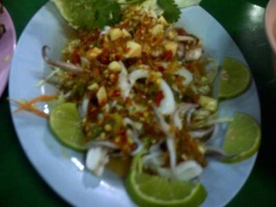 หมึกมะนาว ที่ ร้านอาหาร ลีโอ ซีฟู๊ด