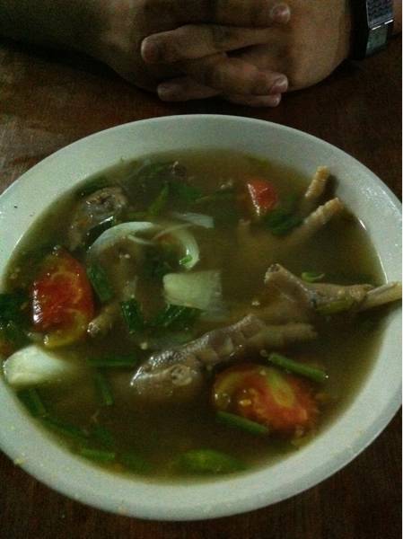 ต้มตีนไก่สุดยอด  ที่ ร้านอาหาร ร้านแม่หญิง(ตีนไก่ซุปเปอร์)