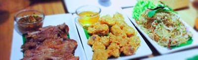 ลาบวุ้นเส้น ข้อไก่ทอด คอหมูย่าง ที่ ร้านอาหาร ส้มตำมั๊ยซ์