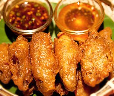ไก่ทอด ที่ ร้านอาหาร ส้มตำมั๊ยซ์