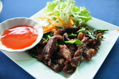 เนื้อทอดแสนอร่อย นุ่มไม่เหนียวแต่อย่างไร ที่ ร้านอาหาร ครัวแสงดาวเสือ