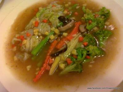 ผัดผักสี่สหาย ที่ ร้านอาหาร บ้านโบแดง