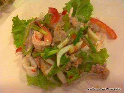 ยำเส้นแก้ว ที่ ร้านอาหาร บ้านโบแดง