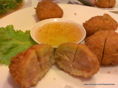 ทอดมันกุ้ง ที่ ร้านอาหาร บ้านโบแดง