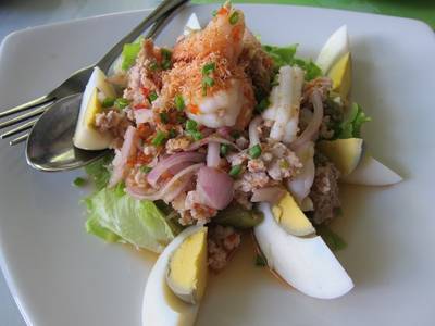 Yum-Ma-Krue-Yaw ที่ ร้านอาหาร Secret Garden สาทร