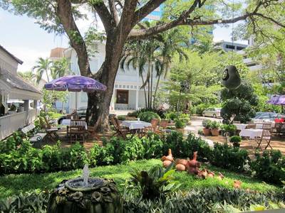 Secret Garden สาทร ที่ ร้านอาหาร Secret Garden สาทร