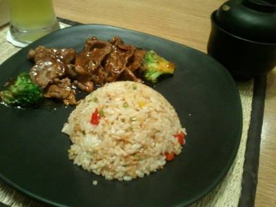 ข้าวผัดหมูเทปันยากิ ที่ ร้านอาหาร Yura An Café