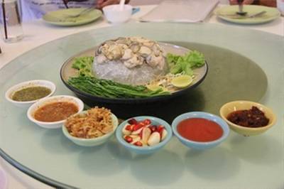 หอยนางรมทรงเครื่อง ที่ ร้านอาหาร นายแกละ นวมินทร์