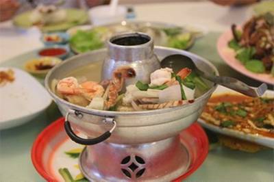 ต้มยำรวมมิตรน้ำใส ที่ ร้านอาหาร นายแกละ นวมินทร์