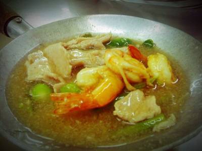 ร้านอาหาร ราดหน้าสูตร 40 ปี ร้านอาหาร ราดหน้าสูตร 40 ปี