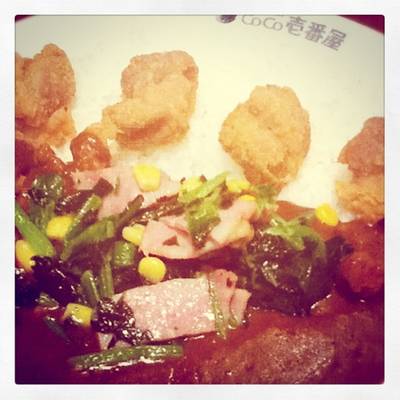 ข้าวแกงกระหรี่ผักโขมแฮมและไก่คาราเกะ ที่ ร้านอาหาร Coco Ichibanya Siam Paragon