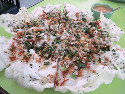 ข้าวเกรียบงาทรงเครื่อง ที่ ร้านอาหาร มาดามออง