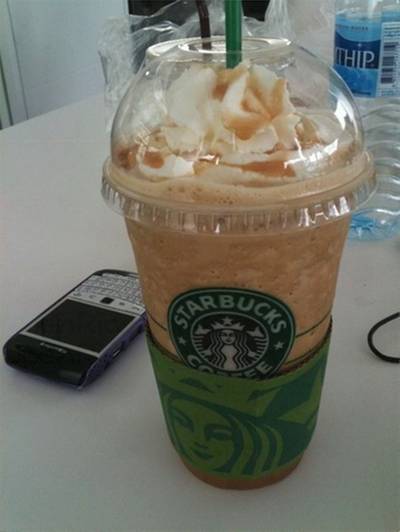 ลาเต้เย็น ที่ ร้านอาหาร Starbucks Siam Paragon