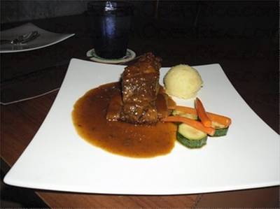 ซี่โครงตุ๋น ที่ ร้านอาหาร Moon Dance Bistro 