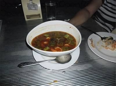 แกงส้มชะอม กุ้ง (ไม่อร่อย) ที่ ร้านอาหาร In Love Bar & Restaurant