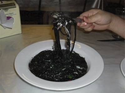 สปาเก็ตตี้หมึกดำ ที่ ร้านอาหาร เชฟถนอม