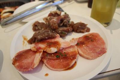 แฮมและเนื้อไก่ ที่ ร้านอาหาร ไจแอนทส์ โฮมรัน