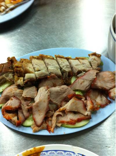 หมูแดง-หมูกรอบ สุดยอด สู้ได้ทุกเจ้าที่ว่าดังคับ! ที่ ร้านอาหาร ข้าวหมูแดง-หมูกรอบธานี