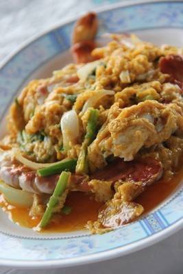 เนื้อปูผัดผงกะหรี่ ที่ ร้านอาหาร ปรีชา ซีฟู้ด