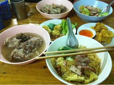 ร้านอาหาร บะหมี่เกี๊ยว แมน