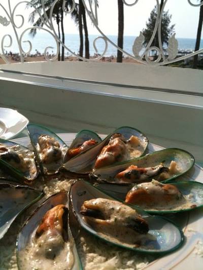 Baked mussel with garlic&butter ที่ ร้านอาหาร ประภาคาร โรงแรม ambassador