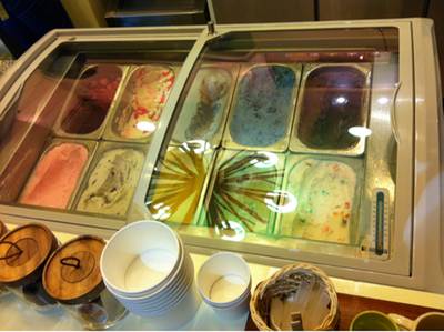 ice-cream :) ที่ ร้านอาหาร moo's bar ice-cream :) ที่ ร้านอาหาร moo's bar