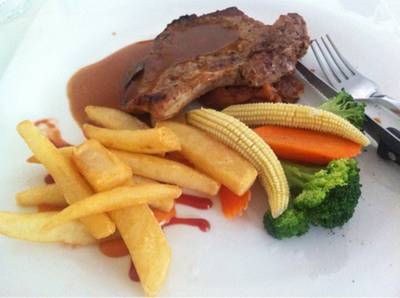 ร้านอาหาร Pandanus Bar Bistro