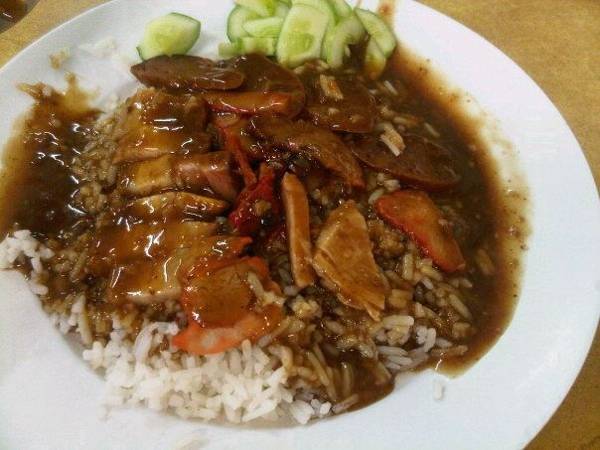ข้าวหมูกรอบ+หมูแดง @ สีมรกต ที่ ร้านอาหาร ข้าวหมูแดงสีมรกต