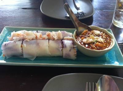 ส้มตำหลอด แปลกๆดีค่ะ ! ที่ ร้านอาหาร ลาภปาก