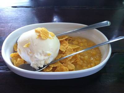 ไอศครีมกะืทิ หอมหวาน เครื่องเยอะ อร่อยๆ ^^ ที่ ร้านอาหาร ลาภปาก