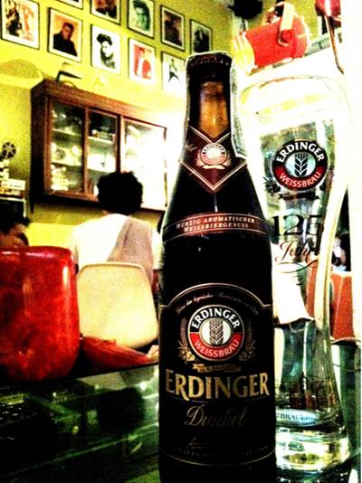 erdinger smooth jing jing ที่ ร้านอาหาร Goldies Bar erdinger smooth jing jing ที่ ร้านอาหาร Goldies Bar