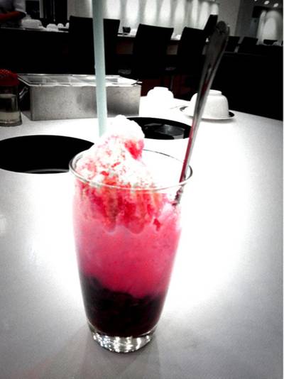ถั่วแดงเย็นของหวานอร่อยมากค้าบ ที่ ร้านอาหาร miracle shabu