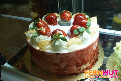 สตอเบอรี่ช็อตเค้ก นุ่มอร่อบ ที่ ร้านอาหาร เฟินส์ฮัท