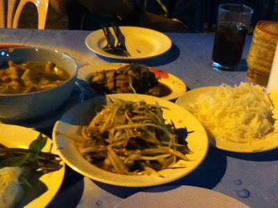 ร้านอาหาร ลุงหนวดส้มตํายกล้อ