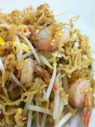 มาม่าผัดไทย ที่ ร้านอาหาร พรทิพย์ผัดไทย