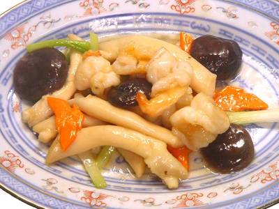 หน่อไม้ทะเลผัดกุ้ง ที่ ร้านอาหาร หูฉลามปู่เจ้า