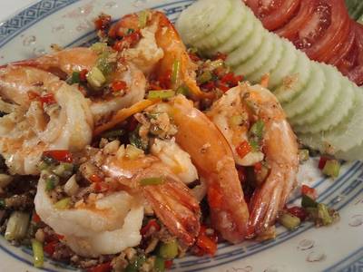 กุ้งผัดชงเจีย ที่ ร้านอาหาร หูฉลามปู่เจ้า