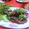 ลาบเป็ดกรอบ ที่ ร้านอาหาร ภัตตาคาร นํามุ่ย