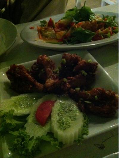 ไก่ทอดจานโปรด ที่ ร้านอาหาร จานโปรด