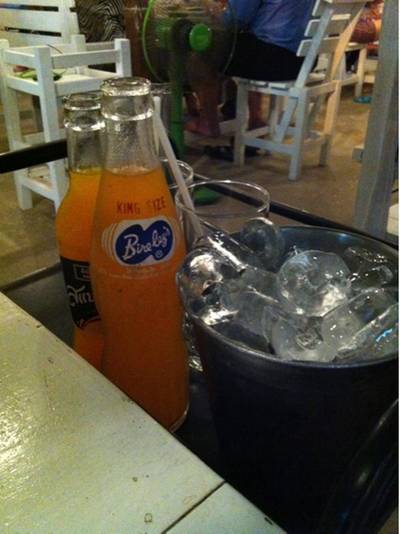 มีน้ำส้มไบเล่ย์ขายด้วย ตื่นเต้นๆ ที่ ร้านอาหาร จานโปรด