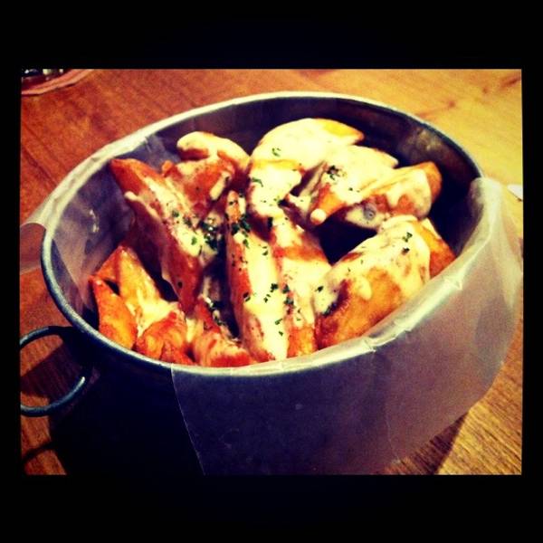 cheddar cheese wedges ที่ ร้านอาหาร est.33 The Nine