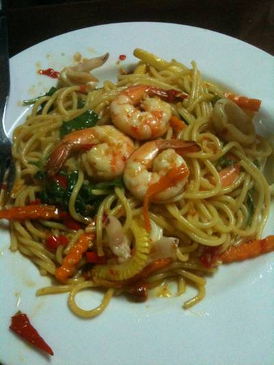ที่นี่เค้าเน้นผัดเส้นสปาเกตตี้แบบแห้ง ๆ กินอร่อยไปอีกแบบ ที่ ร้านอาหาร ครัวจุฑามาศ ที่นี่เค้าเน้นผัดเส้นสปาเกตตี้แบบแห้ง ๆ กินอร่อยไปอีกแบบ ที่ ร้านอาหาร ครัวจุฑามาศ